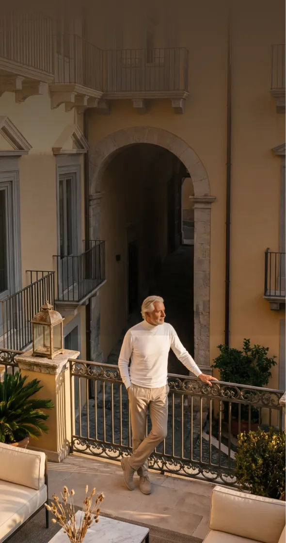 signore in terrazzo casa di pregio riqualificata energeticamente
